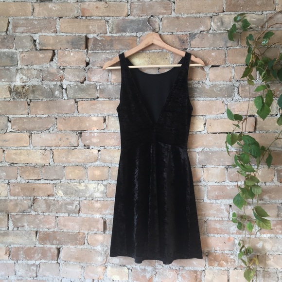 Little Black Velvet Dress - Picture 4 of 6